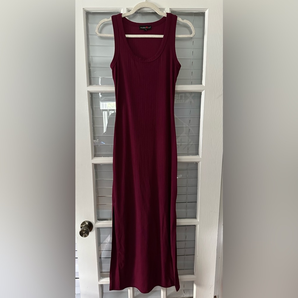 Absolutely Love It Women’s M Wine Maxi Dress Slim Sleeveless Slit